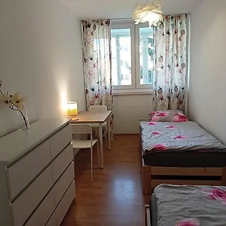 Lemuria Hostel Jawor